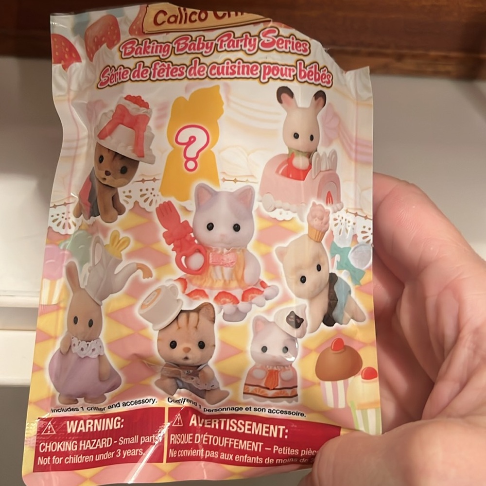 Calico Critters Sylvanian Families Latte Cat Baby - Baking Baby Party Series - Picture 3 of 6
